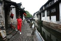《水乡人家》