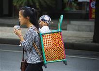 妈妈背你逛街