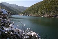 白雪碧水伴竹海