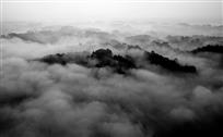 雾锁青山