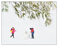 《雪孩子》