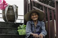 背篓与老人