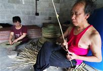 两位残疾人的竹生意