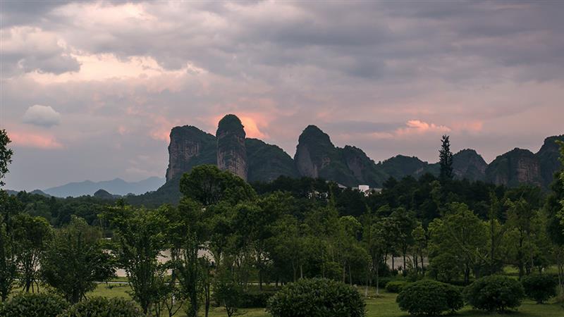 上一页 下一页 作品名称 霞映排衙峰 作品描述 拍摄地点 龙虎山