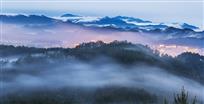 雾绕山城