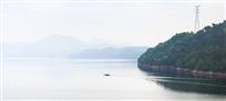 镜湖飘轻舟