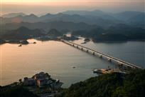 霞光横渡千岛外