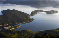 秀丽湖岸