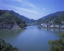 《山水人家 》