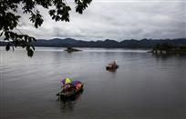 湖中游