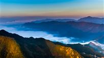 日出金山云相伴