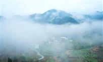雾锁山村