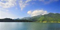 青山隐隐