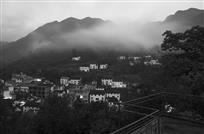 《山村雨夜》