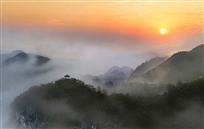 《旭日石林》