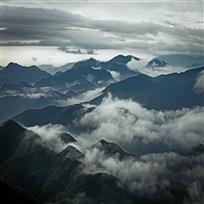 雾栖群山