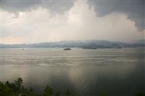 东边日出 西边雨