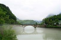 一桥飞架南北天堑变通途