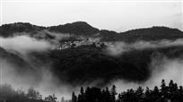 雾锁山村