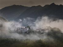 雾绕山城
