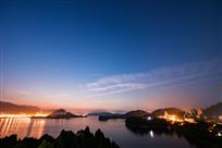 星空下的城中湖