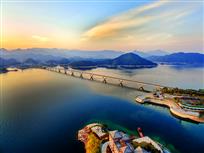 晚霞中的千岛湖大桥