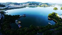 《一城山色半城湖》
