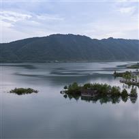 湖中木屋
