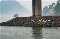 千岛湖的钓鱼者
