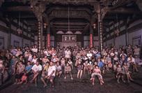 祠堂听戏