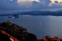 湖滨夜色