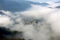 雾锁山村