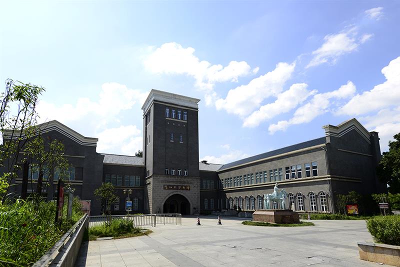上一页 下一页 作品名称: 梧州博物馆 作品描述: 梧州市博物馆坐落