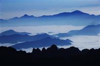 层峦叠嶂