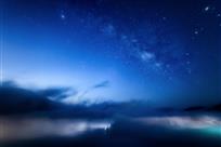 在星空下