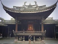 你拍他们，却也成了风景