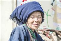 彝族女性