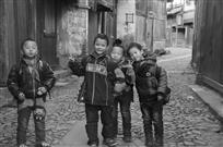 《古镇小孩》