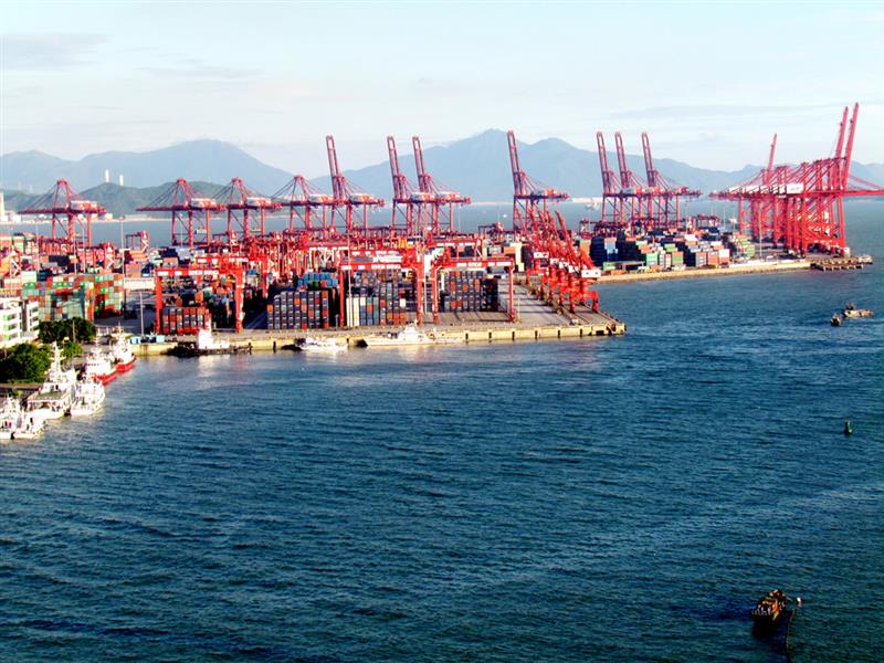 作品描述: 中国深圳港位于深圳的东海岸的盐田港,和深圳的西海岸蛇口