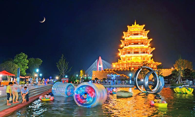 一页 作品名称: 夜色多美好  作品描述:   拍摄地点: 泗阳运河风光带
