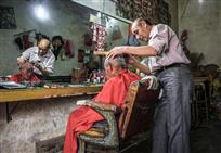 《老街的剃头铺》