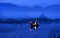 黛山薄雾渔舟早