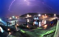 三峡滚装码头之夜