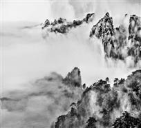 云飞山亦飞