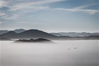 云涌坝上动九天