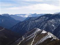 雄浑夹金山