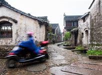 雨中古镇