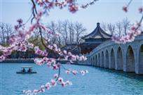 湖光山色净客船