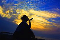 空中有朵雨做的云