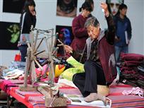 传统手工制品走俏市场